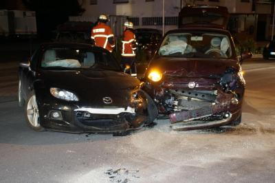 Maulbronn: Vorfahrtsverletzung mit zwei Pkw fordert zwei Verletzte Personen